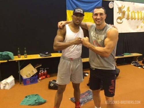 Владимир Кличко спаррингует с Олимпийским чемпионом