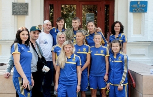 Женская сборная Украины посетила военный госпиталь