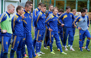 Украинская молодежка начала подготовку к матчам отбора