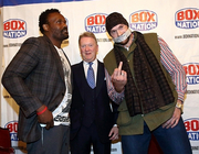 Тайсон Фьюри пришел с заклеенным ртом на пресс-конференцию