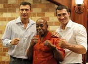 Джеймс Али БАШИР: «Кличко вкалывают, словно на плантациях»