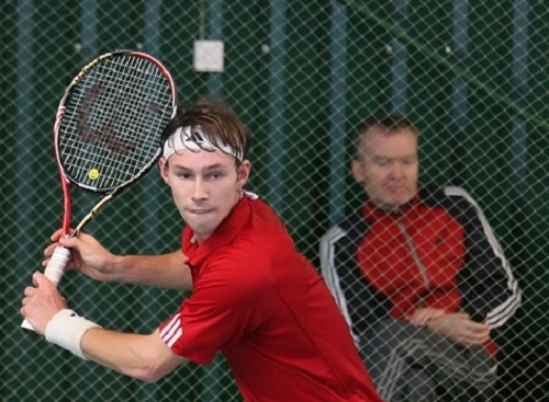 Артем Смирнов вышел в четвертьфинал турнира в Анталье