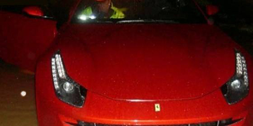 Мбокани едва не утонул со своим Ferrari