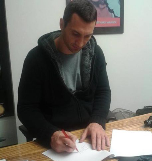 Кличко подписал контракт на бой с Леапаи