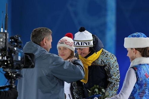 Вита Семеренко получила бронзовую медаль из рук Сергея Бубки
