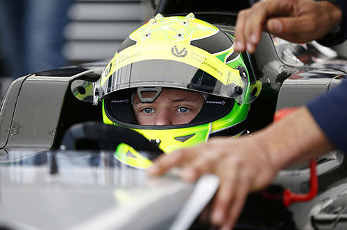 Мик Шумахер одержал первую победу в Формуле 4
