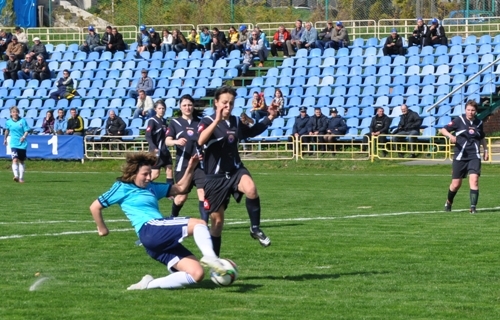 Футболистки Жилстрой-1 забили семь голов в ворота соперниц