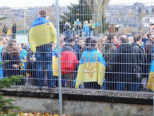 Украинским фанам устроили тщательный досмотр в Люксембурге