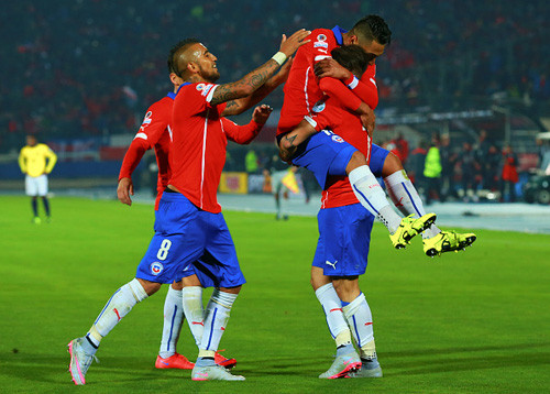 Чили побеждает Эквадор в дебютном матче Кубка Америки