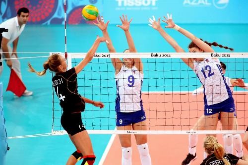Волейболистки Азербайджана и Сербии продолжают быть лидерами