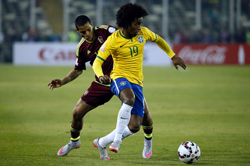 Бразилия обыгрывает Венесуэлу на пути в четвертьфинал КА