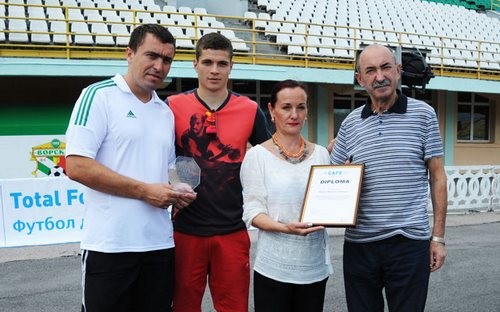 Болельщица Ворсклы получила награду от УЕФА