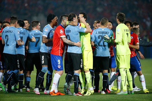 Чили выходит в полуфинал Кубка Америки. Видеообзор матча