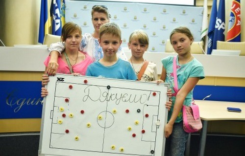 Дети участников АТО посетили Дом футбола