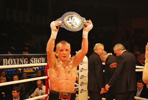 Ефимович и Далакян стали чемпионами Европы по версии WBA