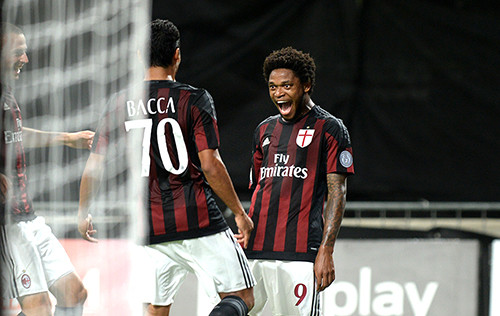 Луис Адриано забил первый официальный гол за Милан