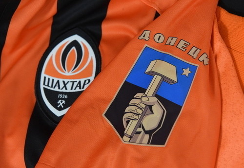 Шахтер разместил герб Донецка на своих футболках