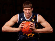 Вячеслав Кравцов поддерживает форму в СК Авангард