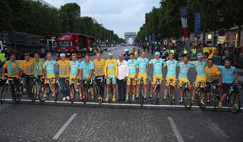 Деятельность велокоманды Астана приостановлена из-за допинга