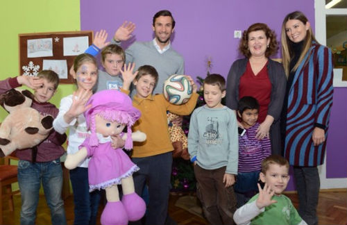 Срна посетил детский дом в Загребе