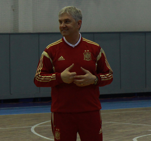 Главный тренер сборной Испании провел тренировку Урагана-2
