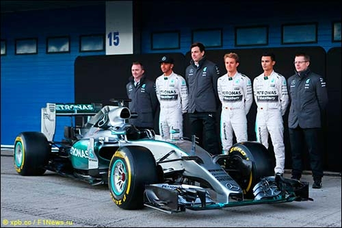 В Mercedes представили F1 W06 Hybrid