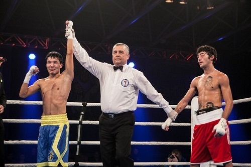 Легионер Атаманов стал лучшим боксером мира в январе
