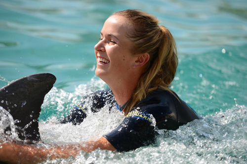 Свитолина поплавала с дельфинами в Майами