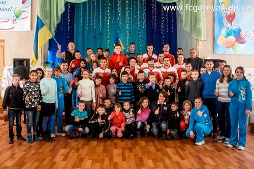 Футболисты и руководство Горняка посетили школу-интернат