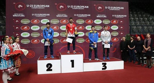 Украинские борцы завоевали медали на чемпионате Европы