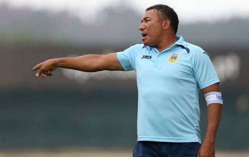 A Bola: Днепр ведет переговоры с ангольским тренером