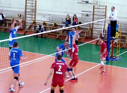 В первых полуфиналах сильнее были Локомотив и Днепр