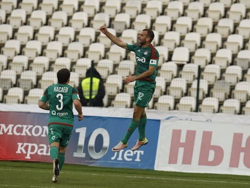 Локомотив побеждает Амкар и продолжает чемпионскую гонку