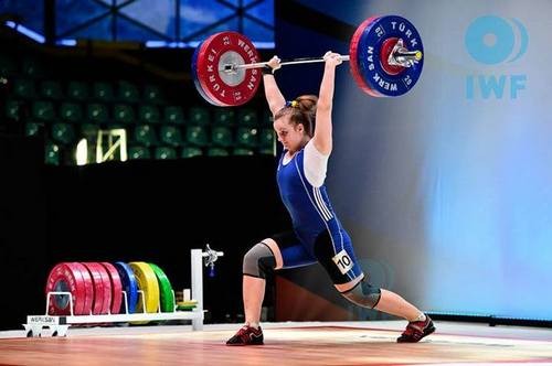 Тяжелоатлетка Ирина Деха признана лучшей спортсменкой апреля