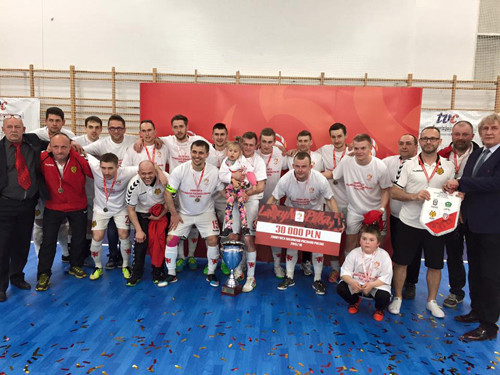 Кубок Польши: трофей для красных дьяволов и для украинцев!