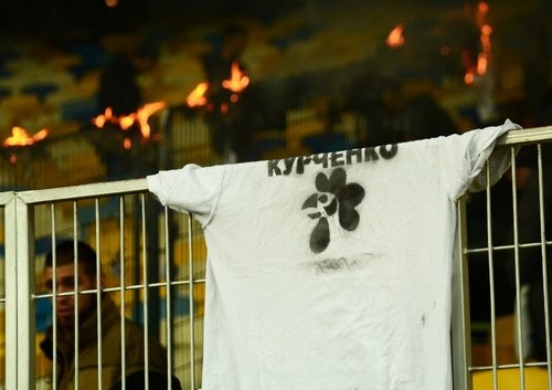 Ультрас Металлиста сожгли футболки с надписью «Курченко»