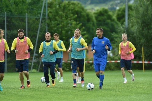 Сборная Украины провела первую тренировку в Швейцарии