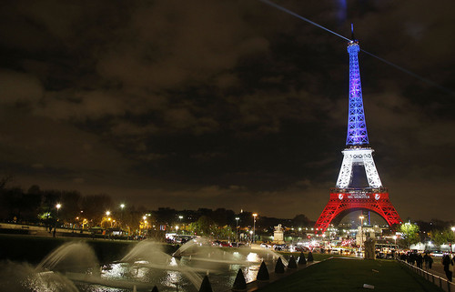 Эйфелева башня будет окрашиваться в цвета команд Евро-2016