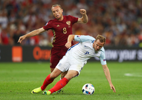 Россия в компенсированное время спасается в матче с Англией