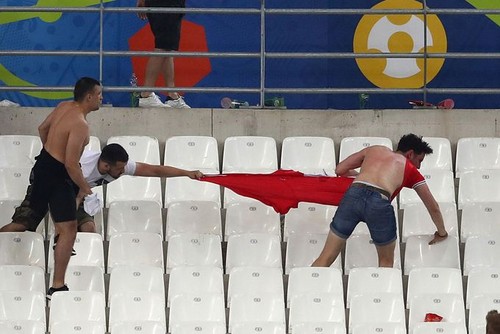 Россияне атаковали английских фанов на трибунах после матча