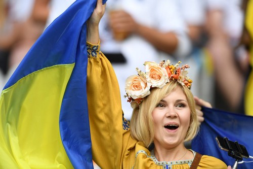 Прекрасные болельщицы сборной Украины