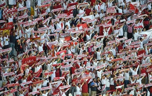 Фанаты Севильи и Манчестер Сити устроили массовую драку