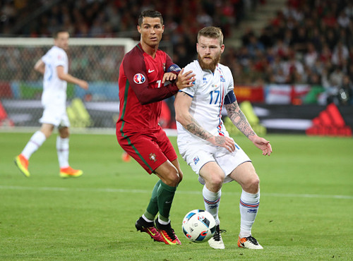 Португалия сыграла вничью с Исландией