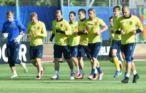 Фанаты поддержали сборную Украины на открытой тренировке