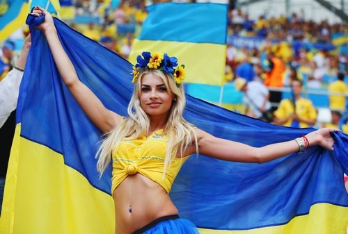 Красавица-украинка покорила сердца европейских фанатов
