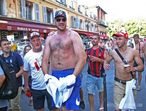 Тайсон Фьюри на Евро-2016 угостил фанатов на €1000