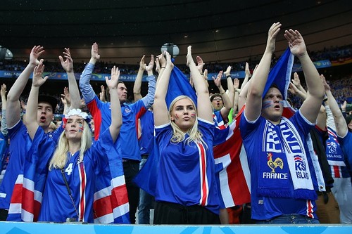 Болельщики сборной Исландии поблагодарили своих футболистов