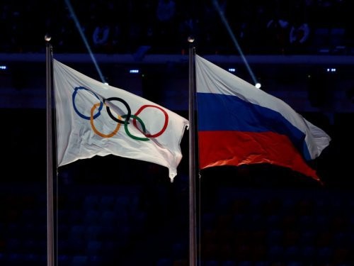 В Олимпийской деревне сорвали российские флаги