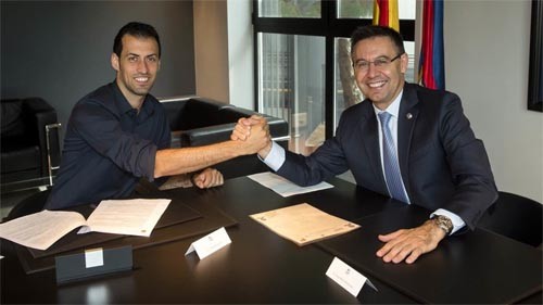Серхио Бускетс подписал новый контракт с Барселоной