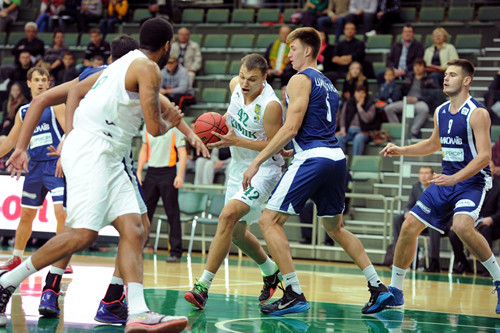 Химик на домашнем паркете справился с Николаевом